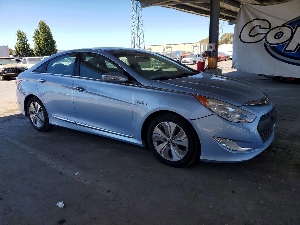 Photo 4 from auction – 2013 HYUNDAI SONATA with VIN KMHEC4A43DA071467