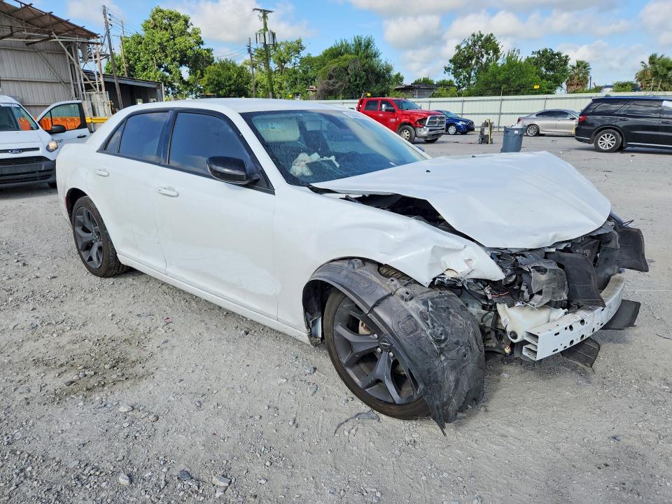 Photo 4 from auction – 2023 CHRYSLER 300 with VIN 2C3CCAAG1PH556253