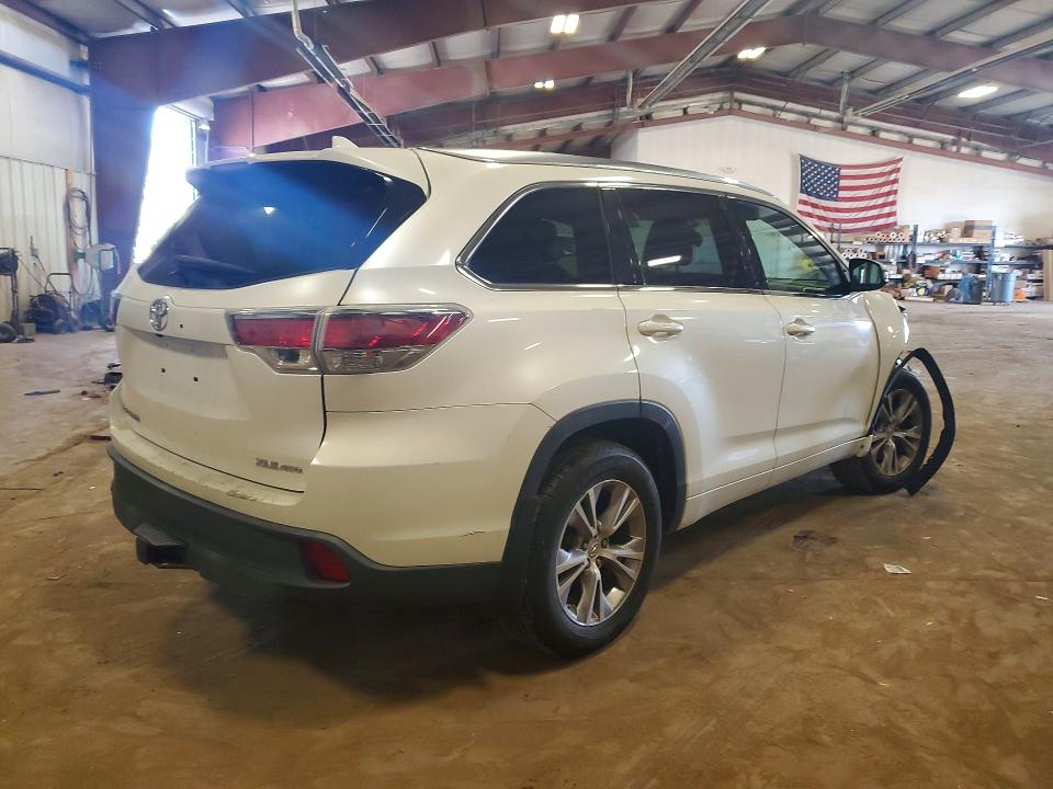 Photo 3 from auction – 2015 TOYOTA HIGHLANDER with VIN 5TDJKRFH1FS196584