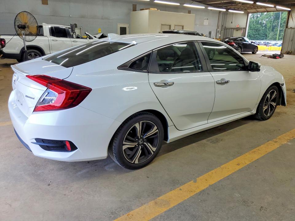 Photo 3 from auction – 2016 HONDA CIVIC with VIN 19XFC1F98GE020401