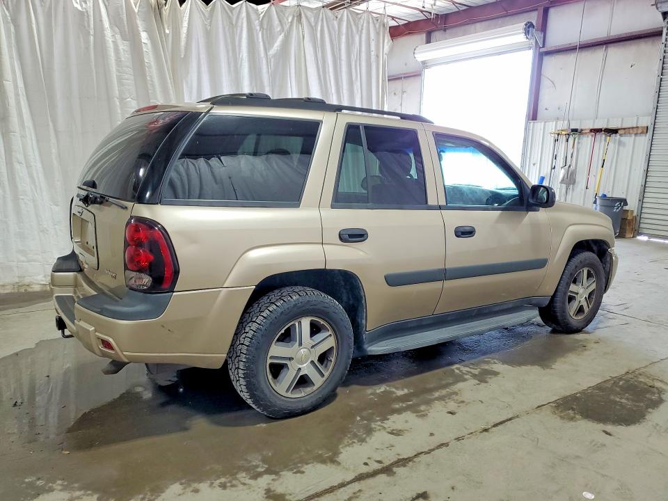 Photo 3 from auction – 2005 CHEVROLET TRAILBLAZER with VIN 1GNDT13S252249138