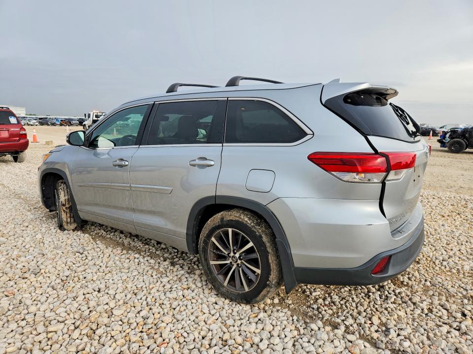 Снимка 2 от търг – 2017 TOYOTA HIGHLANDER с VIN 5TDJZRFHXHS373129