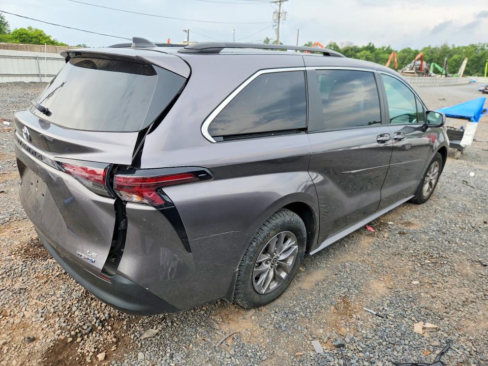 Photo 3 from auction – 2023 TOYOTA SIENNA with VIN 5TDKRKEC0PS138240
