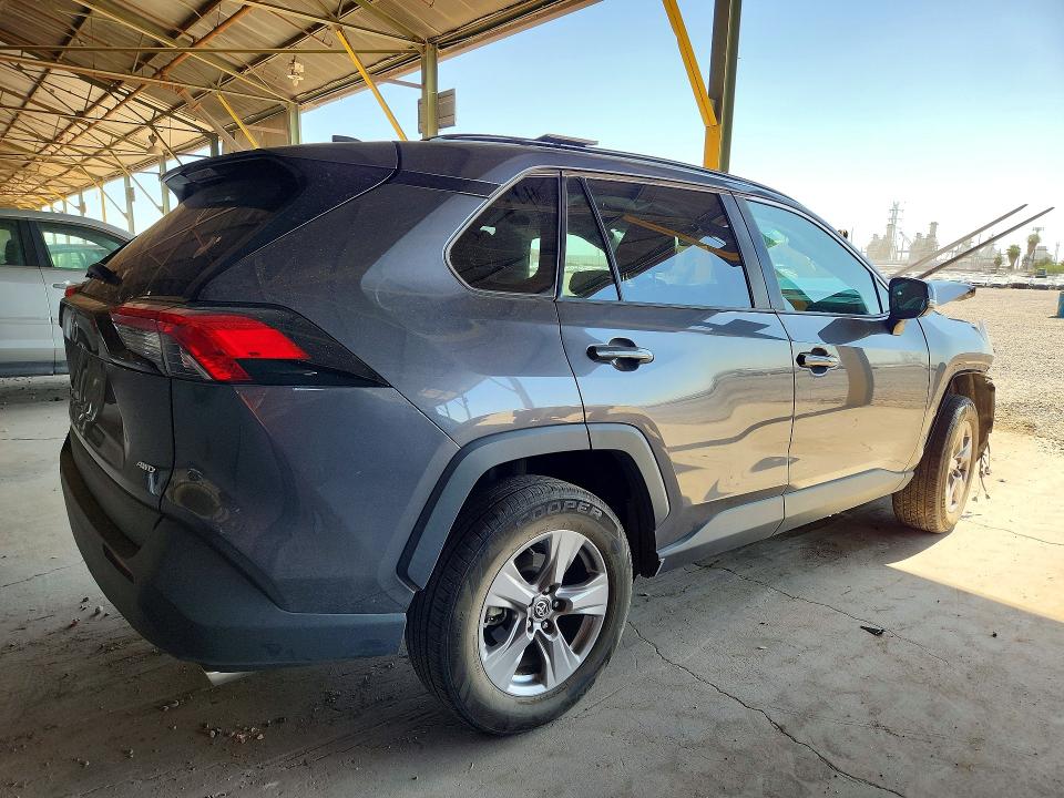 Photo 3 from auction – 2022 TOYOTA RAV4 with VIN 2T3P1RFV8NC282279