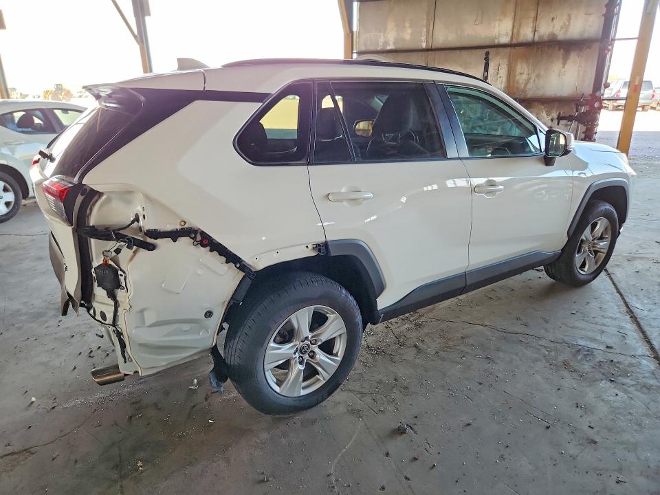 Photo 3 from auction – 2021 TOYOTA RAV4 with VIN 2T3W1RFV7MW127876