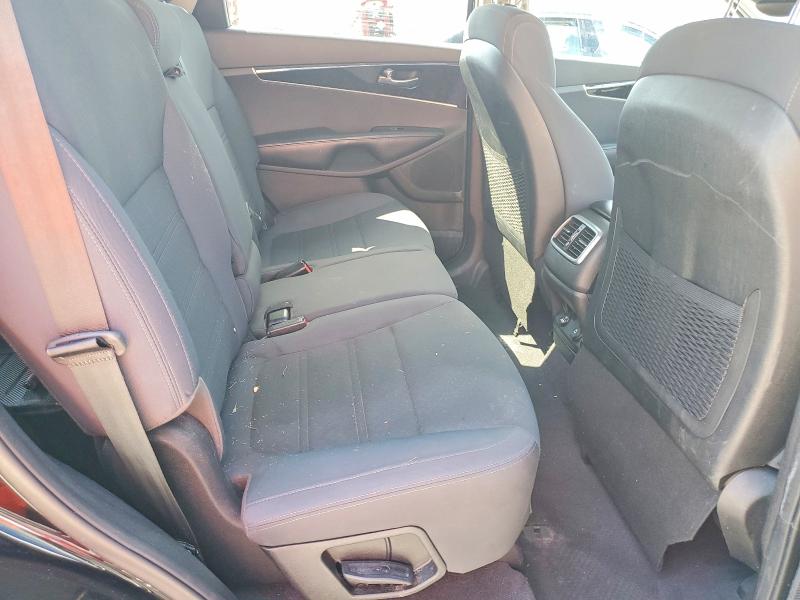 Photo 11 from auction – 2016 KIA SORENTO with VIN 5XYPG4A37GG090469