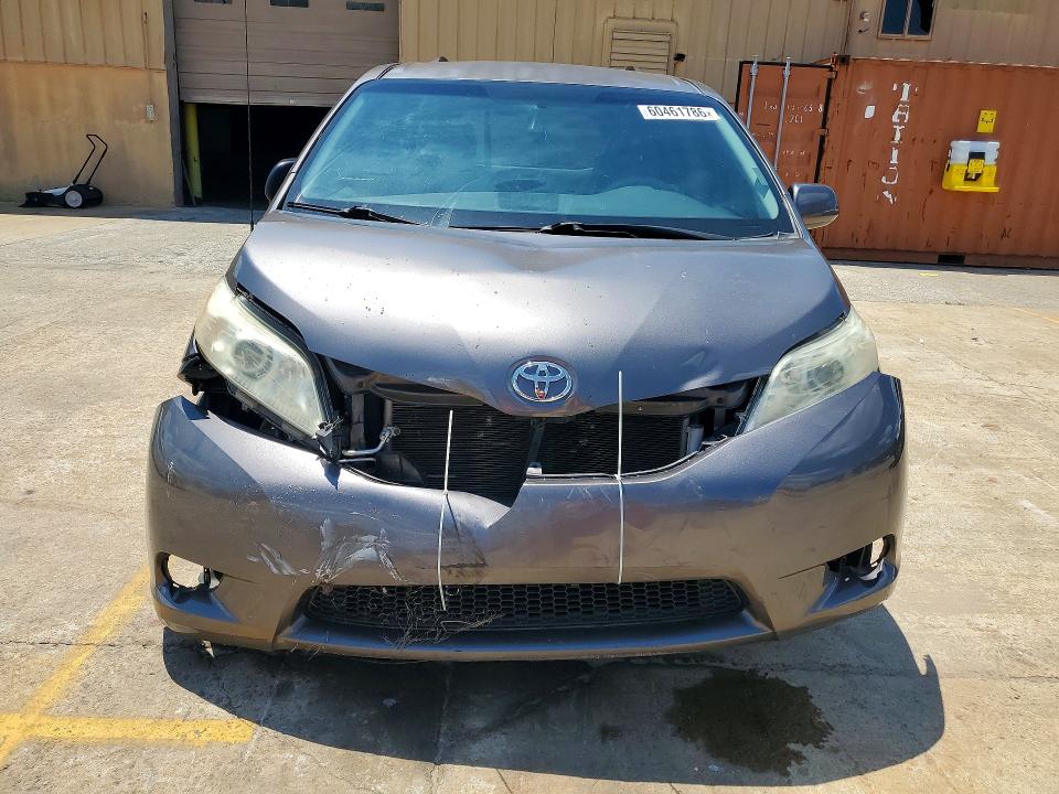 Photo 5 from auction – 2011 TOYOTA SIENNA with VIN 5TDKK3DC3BS139600