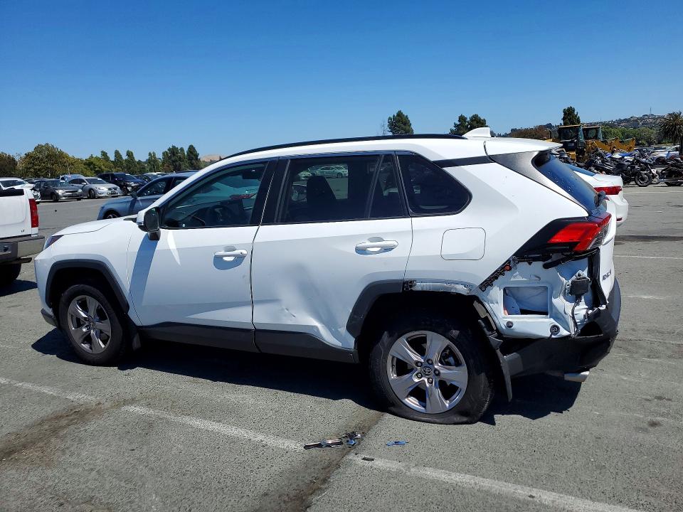 Photo 2 from auction – 2022 TOYOTA RAV4 with VIN 2T3P1RFV2NC268720