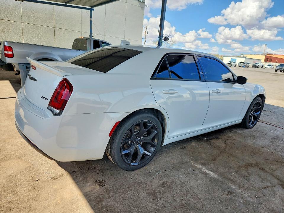 Photo 3 from auction – 2022 CHRYSLER 300 with VIN 2C3CCAAG0NH174311