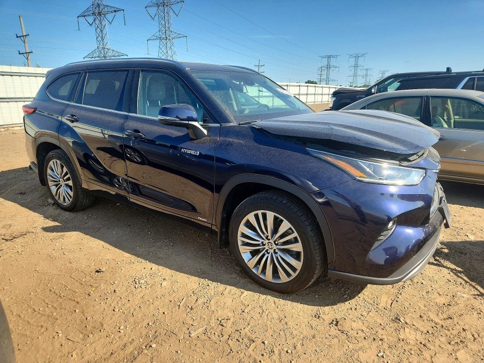Photo 4 from auction – 2021 TOYOTA HIGHLANDER with VIN 5TDEBRCH1MS046820