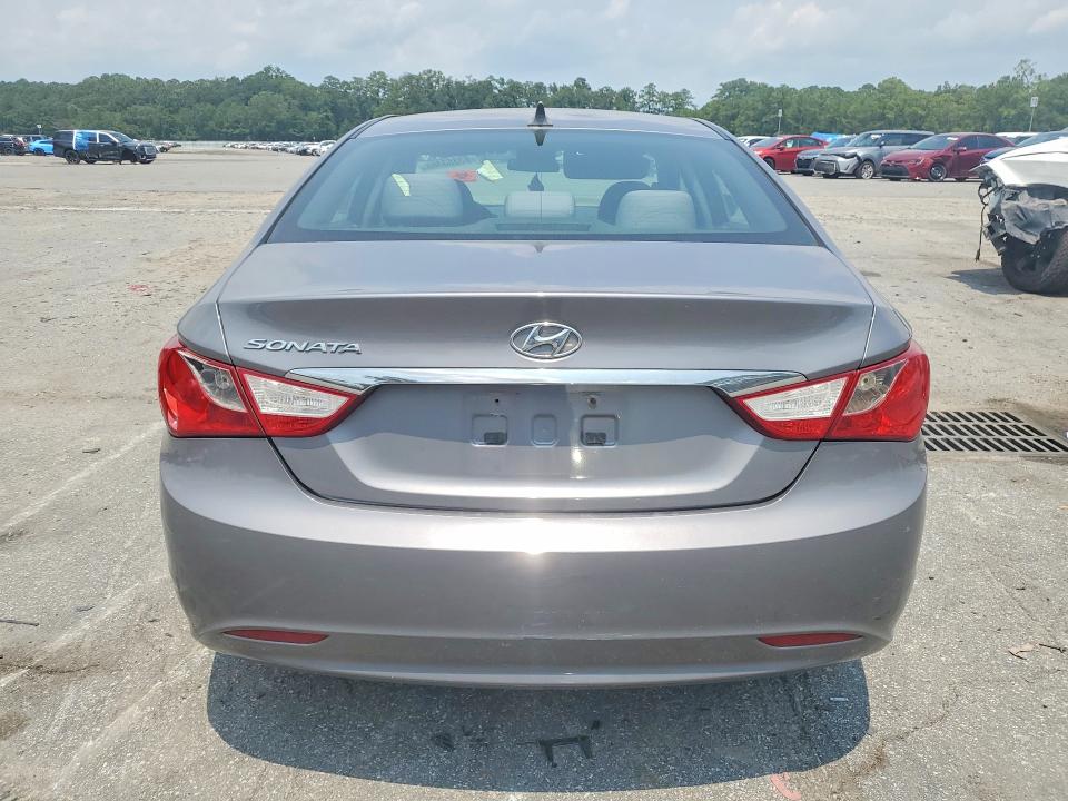 Photo 6 from auction – 2011 HYUNDAI SONATA with VIN 5NPEB4AC1BH225341