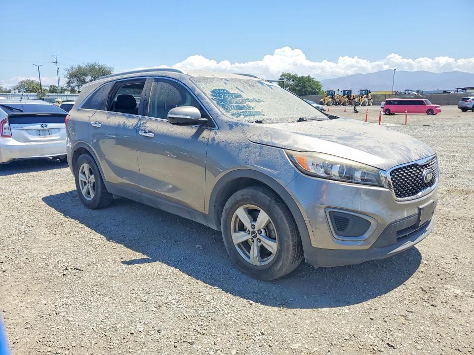 Photo 4 from auction – 2016 KIA SORENTO with VIN 5XYPG4A30GG118225