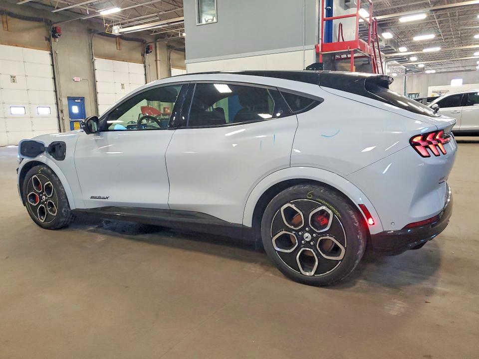 Photo 2 from auction – 2023 FORD MACH E with VIN 3FMTK4SE5PMA57921