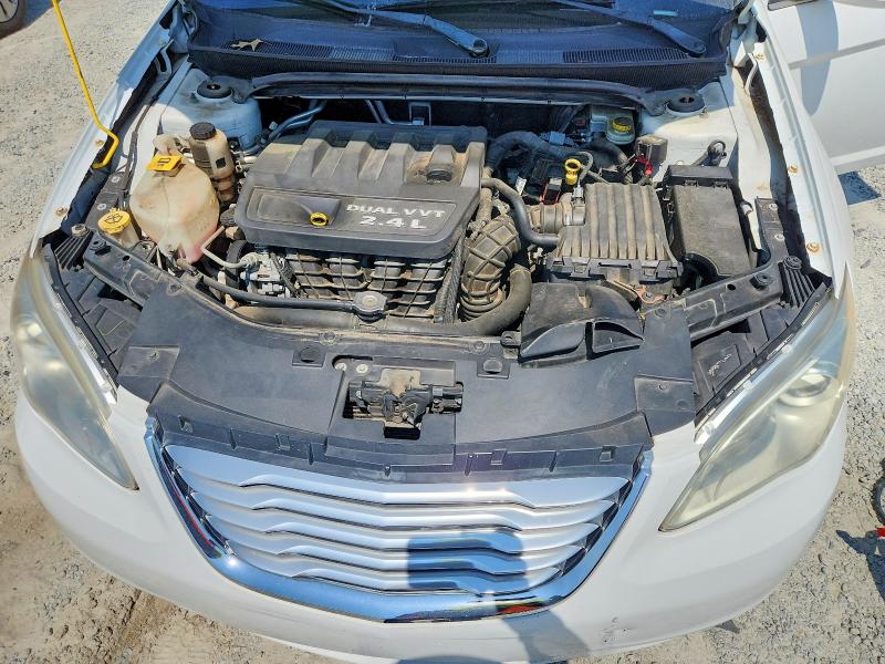 Photo 12 from auction – 2012 CHRYSLER 200 with VIN 1C3CCBAB2CN131054
