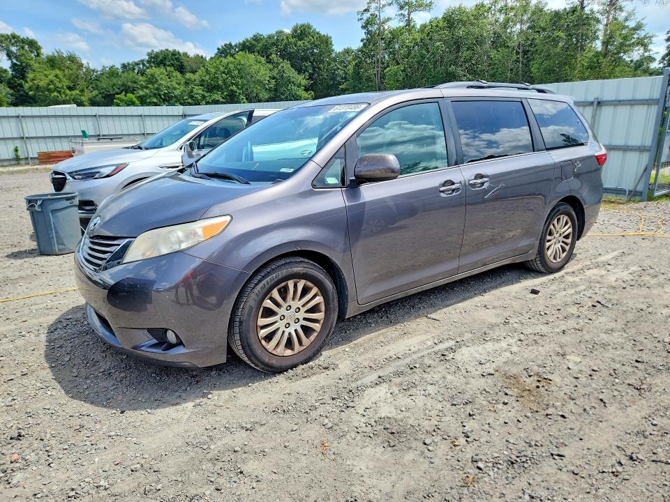 Photo 1 from auction – 2015 TOYOTA SIENNA with VIN 5TDYK3DC3FS556277