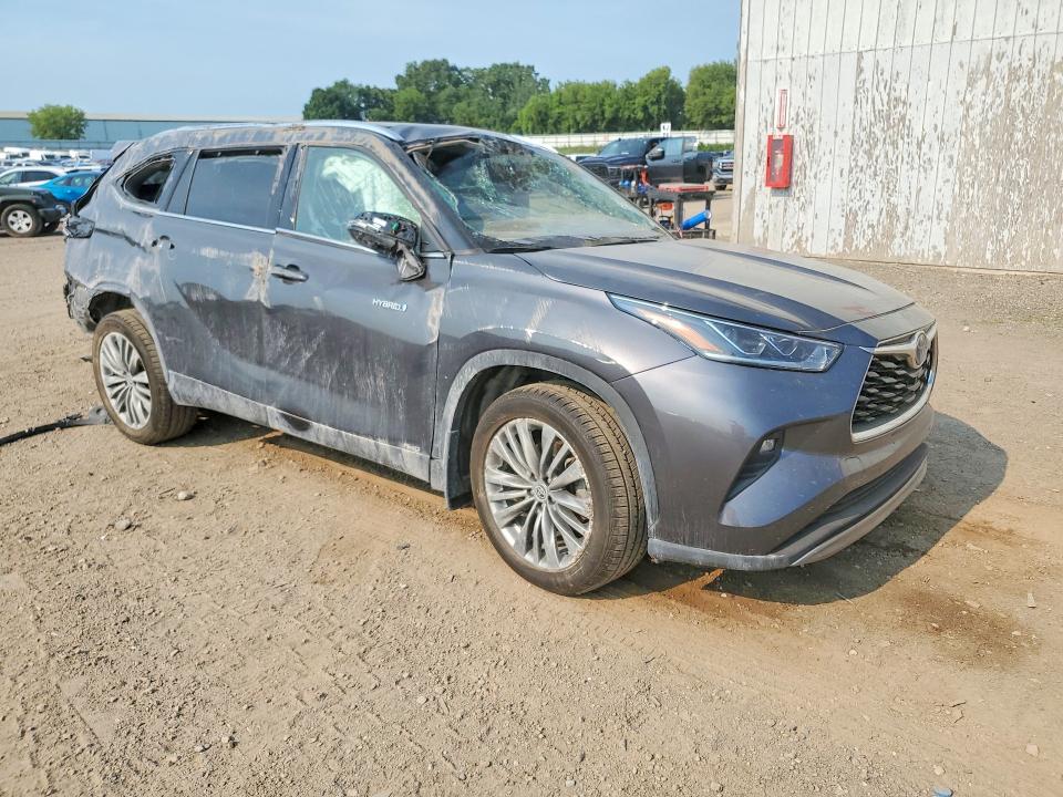 Photo 4 from auction – 2021 TOYOTA HIGHLANDER with VIN 5TDEBRCH6MS031228