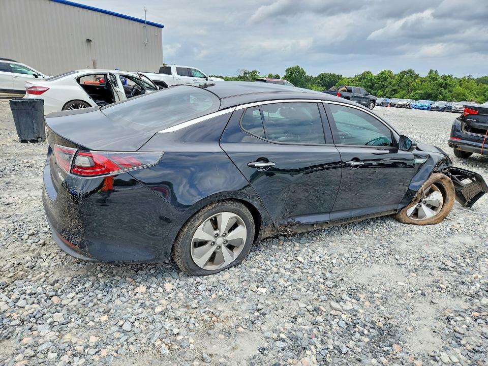 Photo 3 from auction – 2014 KIA OPTIMA with VIN KNAGN4AD6E5065399