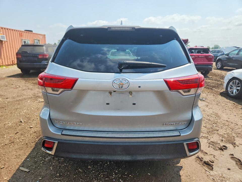 Photo 6 from auction – 2017 TOYOTA HIGHLANDER with VIN 5TDDZRFH3HS458889