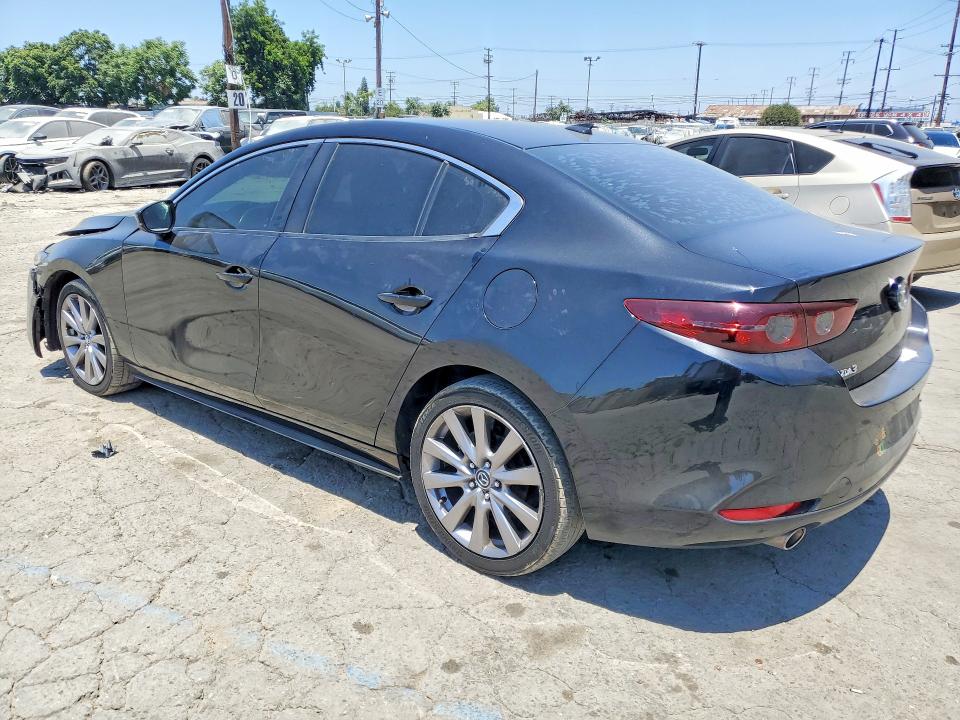 Photo 2 from auction – 2019 MAZDA 3 with VIN 3MZBPADL3KM108897