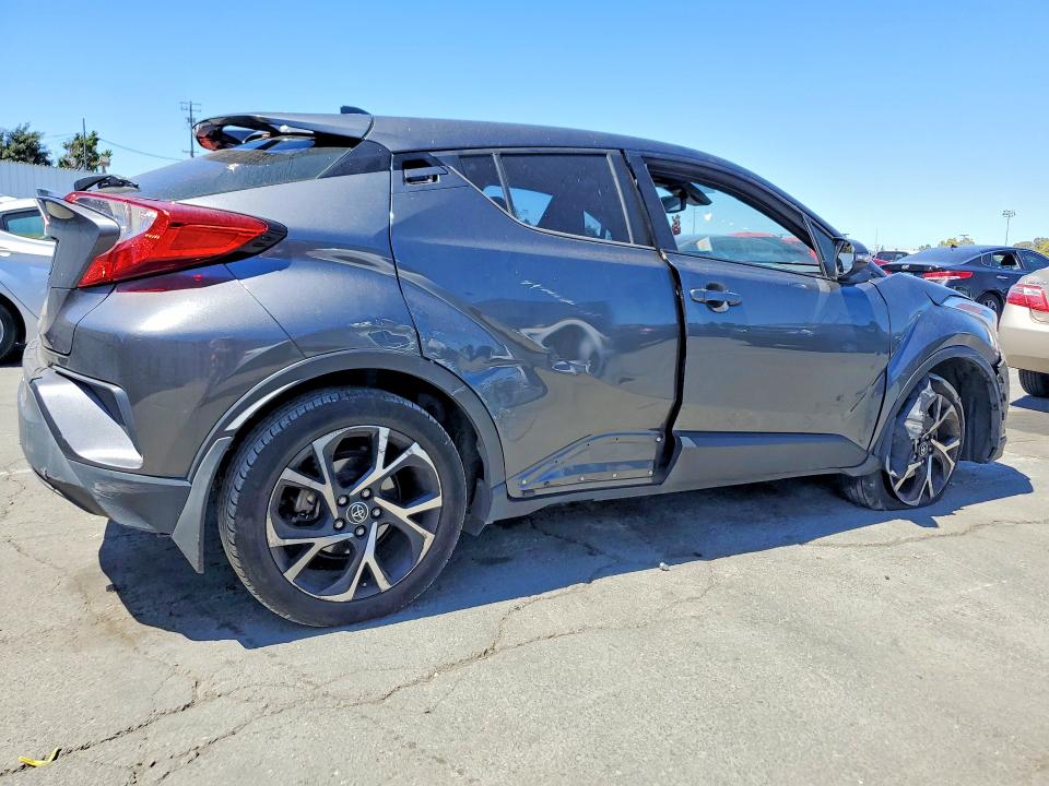 Photo 3 from auction – 2018 TOYOTA C-HR with VIN NMTKHMBX2JR053685
