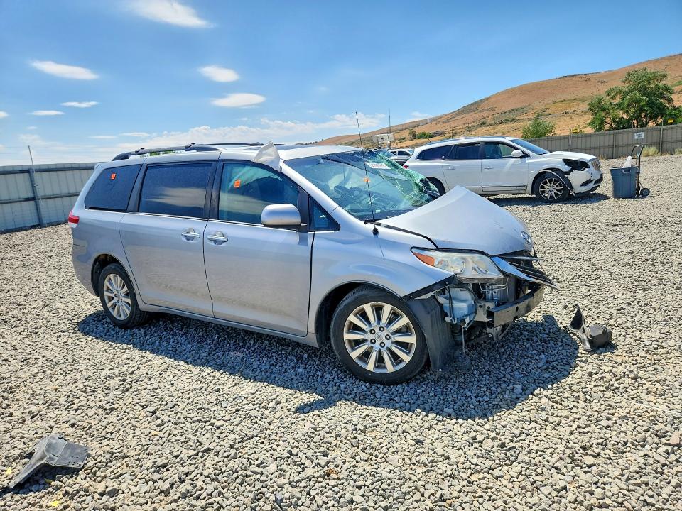 Photo 4 from auction – 2014 TOYOTA SIENNA with VIN 5TDDK3DC7ES087188