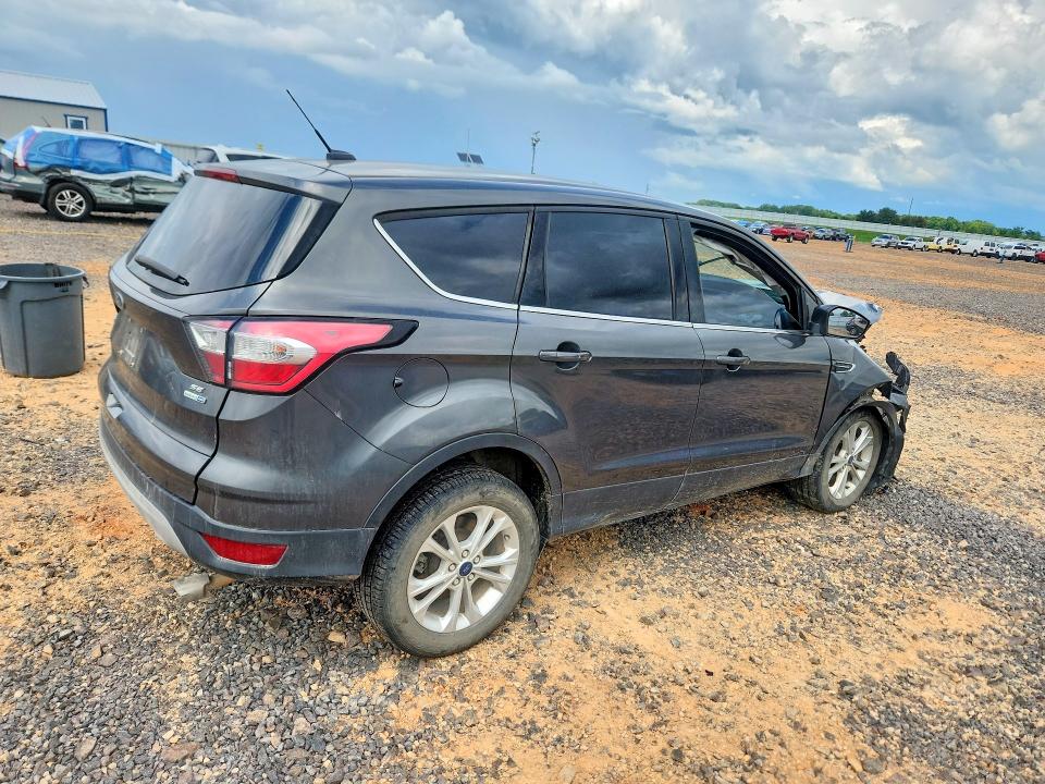 Photo 3 from auction – 2017 FORD ESCAPE with VIN 1FMCU9GD5HUE50242