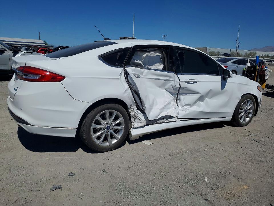 Photo 3 from auction – 2017 FORD FUSION with VIN 3FA6P0HD5HR252549