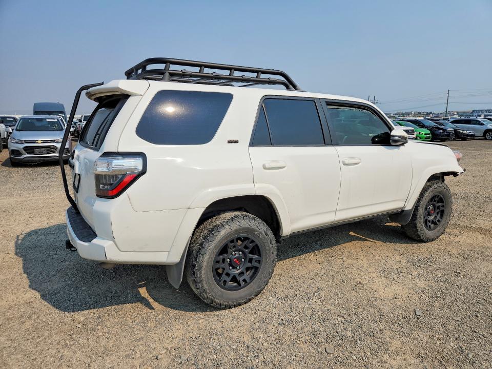 Photo 3 from auction – 2019 TOYOTA 4RUNNER with VIN JTEBU5JRXK5620587