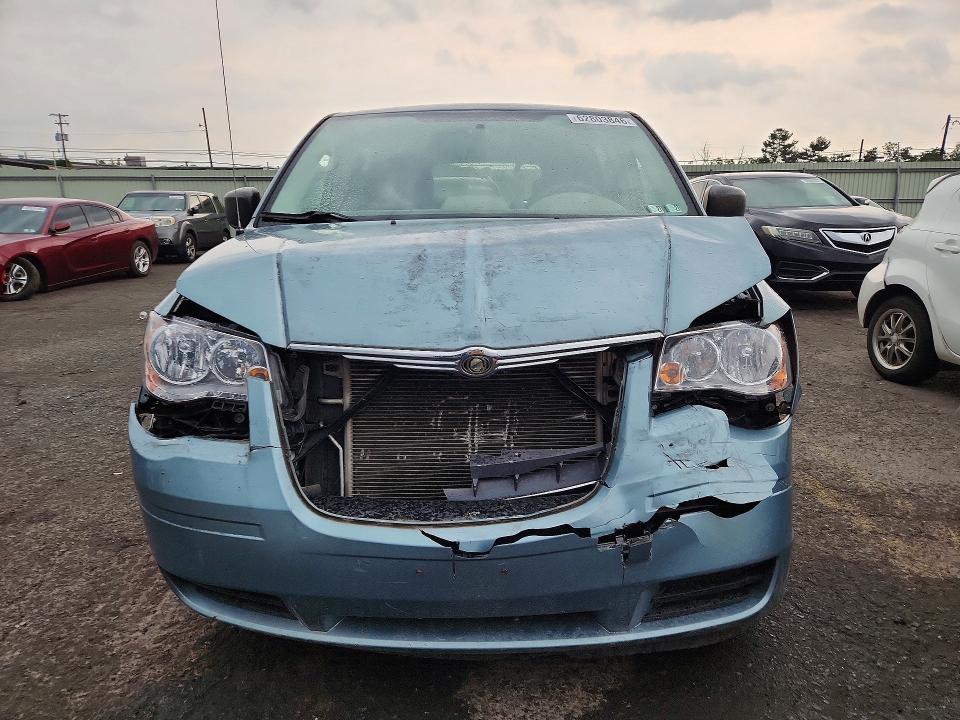 Photo 5 from auction – 2010 CHRYSLER TOWN & COUNTRY with VIN 2A4RR2D18AR386289
