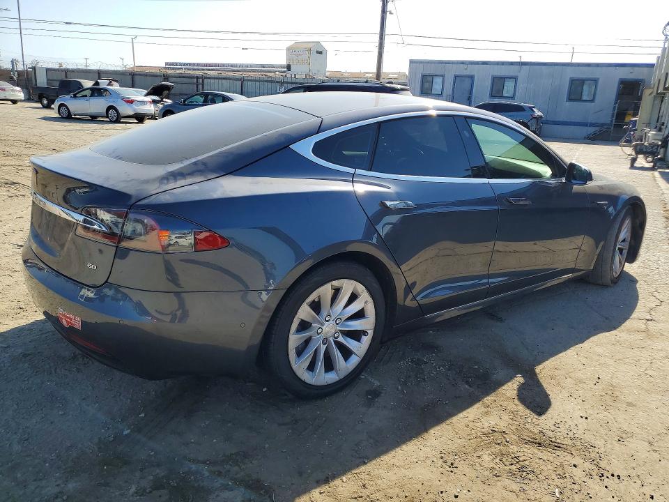 Zdjęcie 3 z aukcji – 2016 TESLA MODEL S z VIN 5YJSA1E12GF175343
