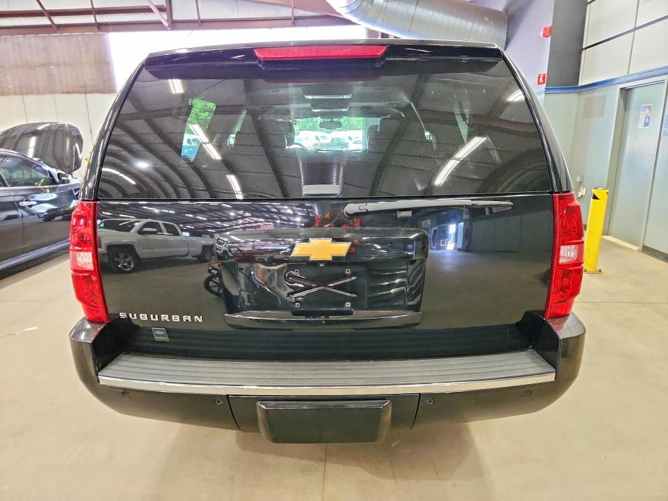 Photo 6 from auction – 2014 CHEVROLET SUBURBAN with VIN 1GNSCKE01ER106780
