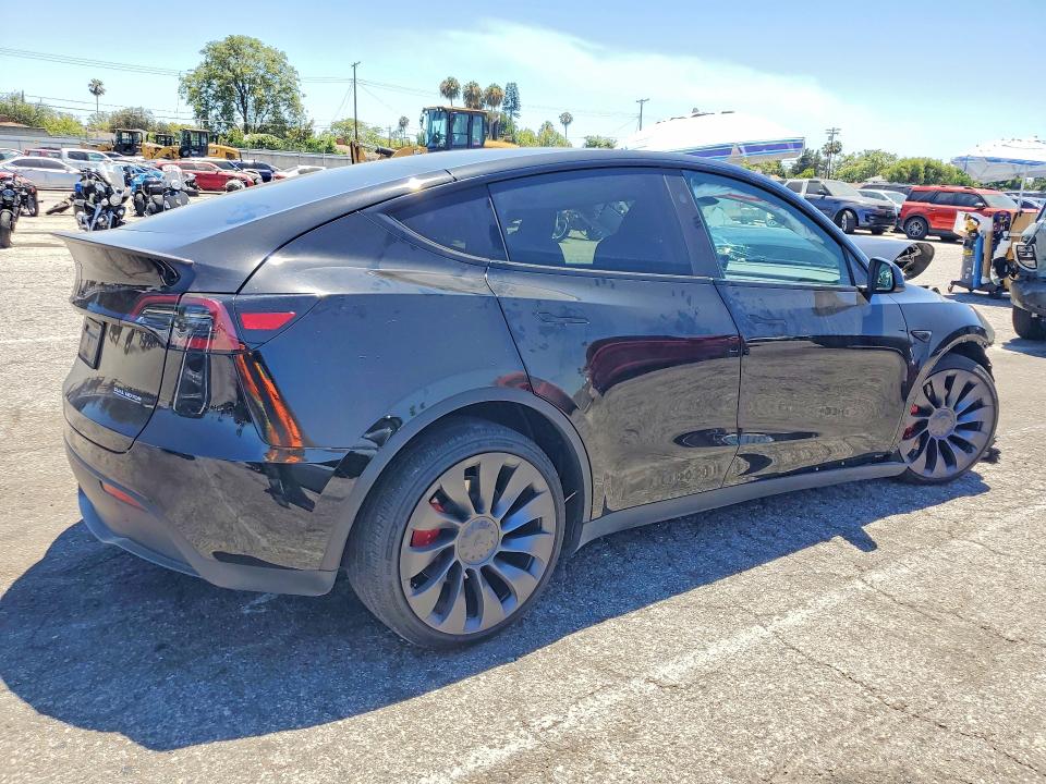 Zdjęcie 3 z aukcji – 2025 TESLA MODEL Y z VIN 7SAYGDEF2SF311116