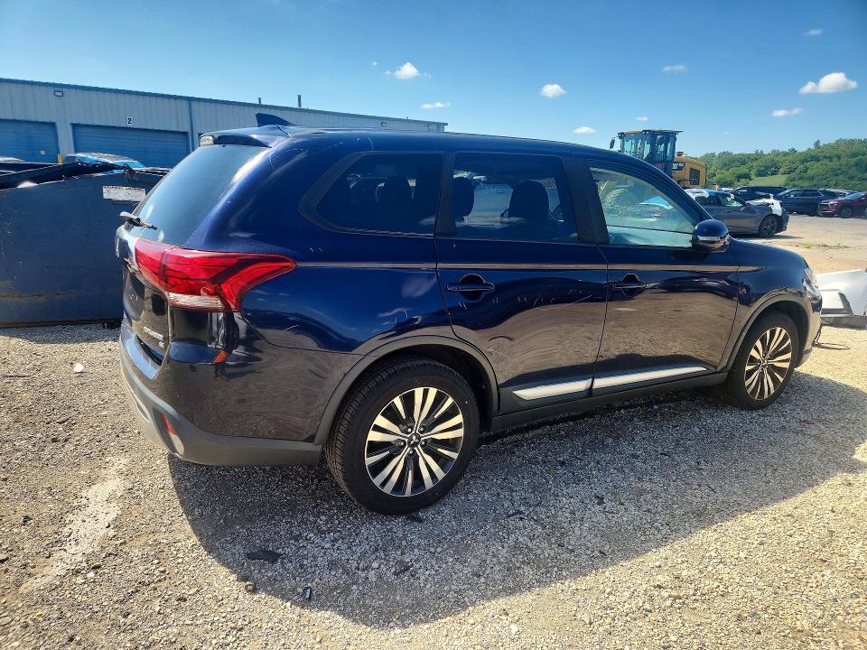 Photo 3 from auction – 2019 MITSUBISHI OUTLANDER with VIN JA4AZ3A3XKZ044004