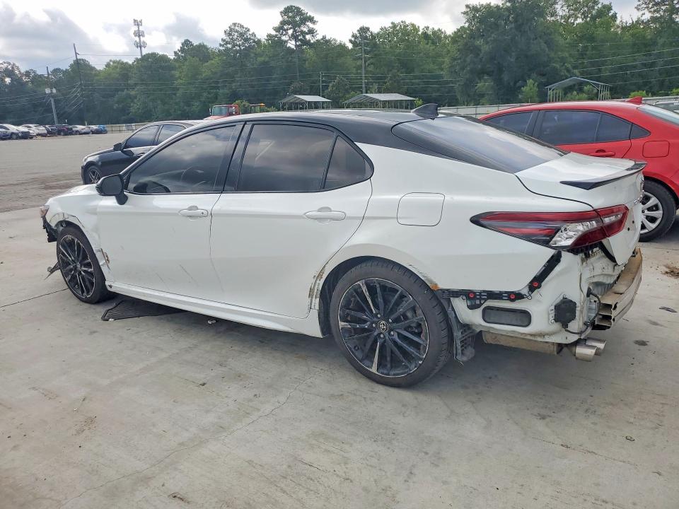 Photo 2 from auction – 2022 TOYOTA CAMRY with VIN 4T1K61AKXNU069870