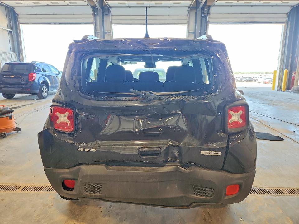 Photo 6 from auction – 2018 JEEP RENEGADE with VIN ZACCJBBB0JPH40244