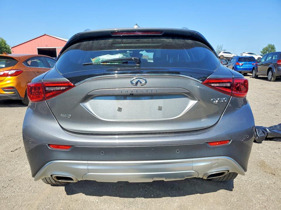 Photo 6 from auction – 2017 INFINITI QX30 with VIN SJKCH5CR3HA032506