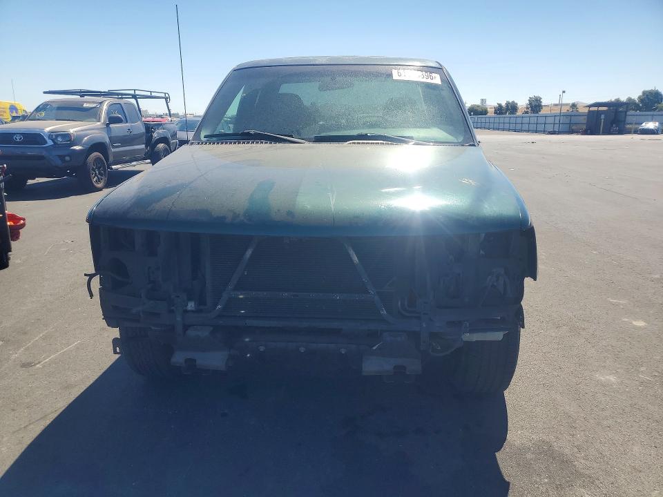 Photo 5 from auction – 2001 CHEVROLET SILVERADO with VIN 2GCEC19T111179476