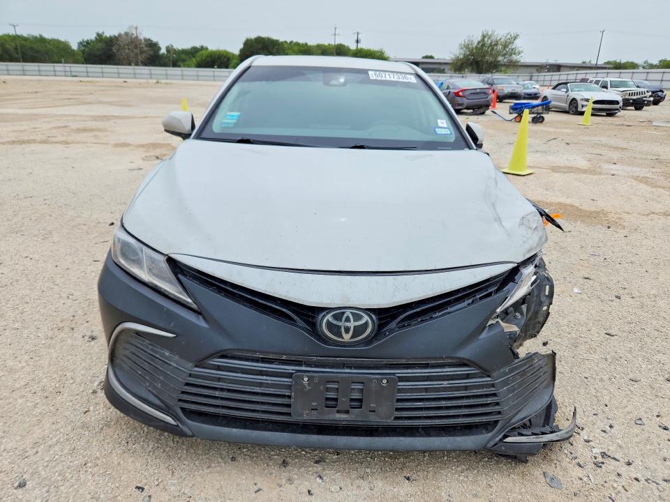 Photo 5 from auction – 2022 TOYOTA CAMRY with VIN 4T1C11AK0NU062638