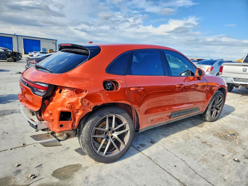 Photo 3 from auction – 2023 PORSCHE MACAN with VIN WP1AA2A52PLB00938