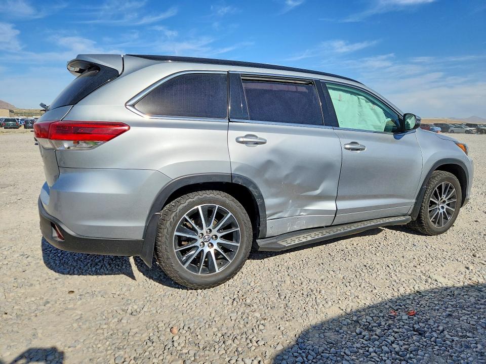 Photo 3 from auction – 2018 TOYOTA HIGHLANDER with VIN 5TDJZRFH1JS536305