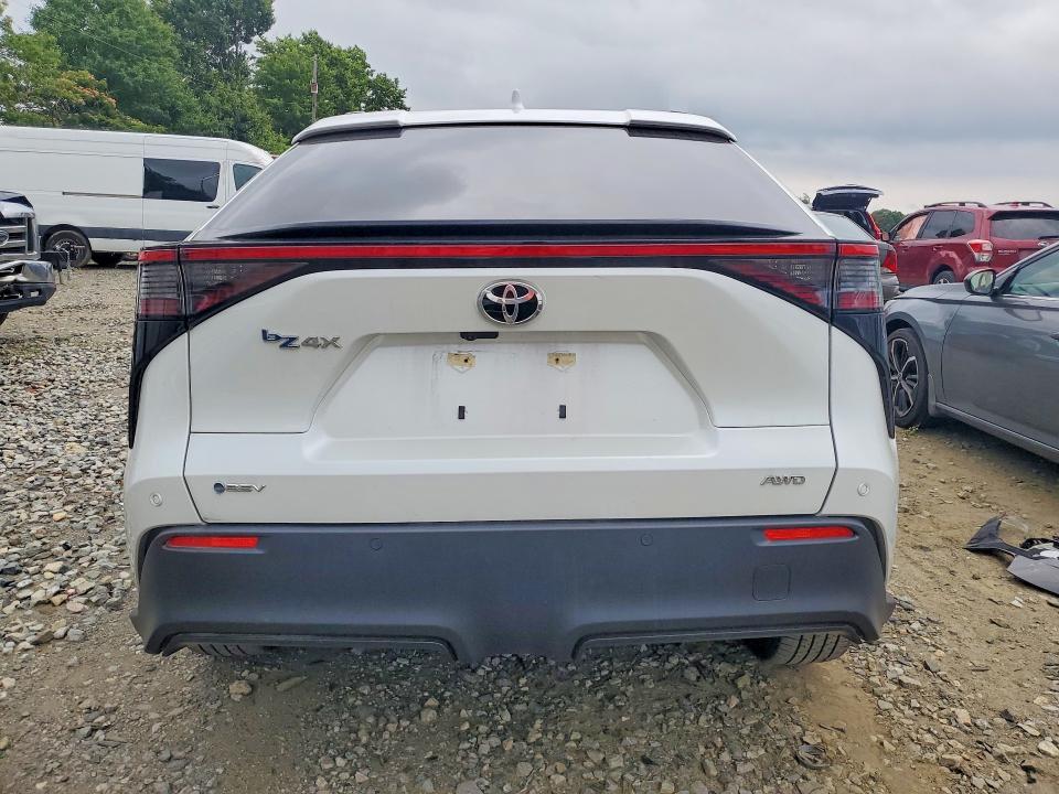 Zdjęcie 6 z aukcji – 2024 TOYOTA BZ4X z VIN JTMABACA2RA085472