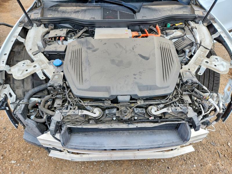 Photo 11 from auction – 2019 AUDI E-TRON with VIN WA1LAAGE1KB024567