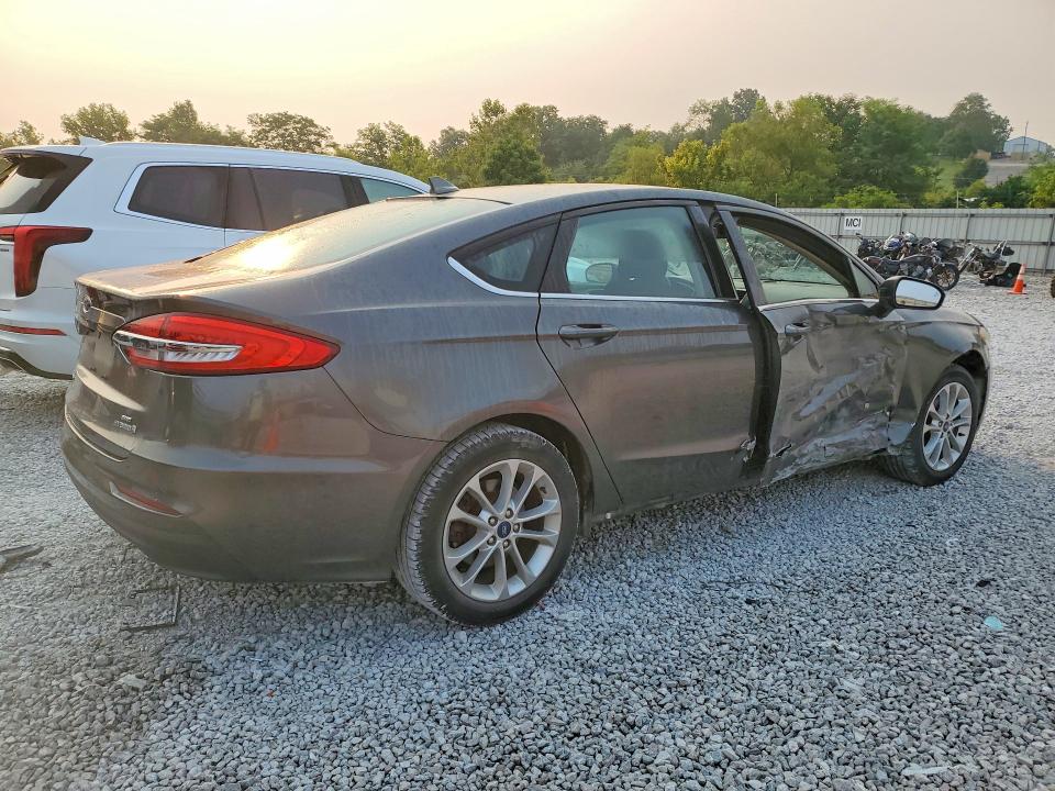 Photo 3 from auction – 2019 FORD FUSION with VIN 3FA6P0LU9KR208536