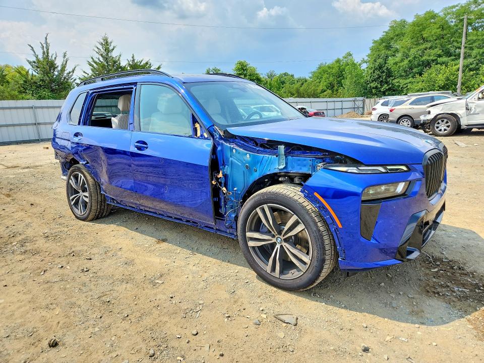 Photo 4 from auction – 2025 BMW X7 with VIN 5UX33EM04S9W53049