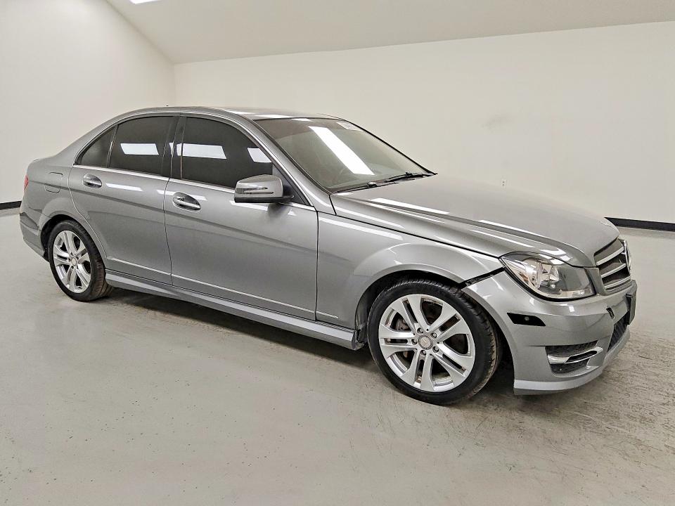 Photo 4 from auction – 2014 MERCEDES-BENZ C with VIN WDDGF8AB4EA892594