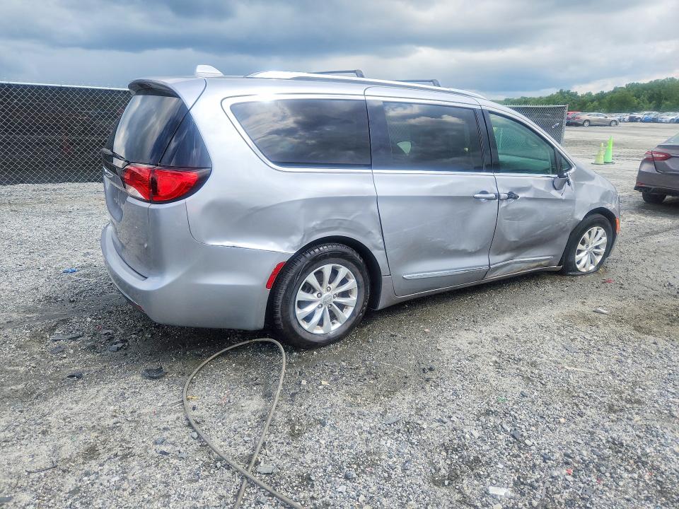 Photo 3 from auction – 2018 CHRYSLER PACIFICA with VIN 2C4RC1BG0JR322742