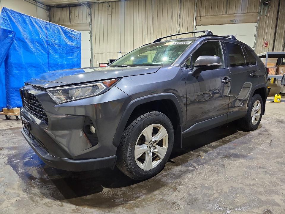 TOYOTA RAV4 2019 with VIN JTMP1RFV5KD021098 - Photo from auction