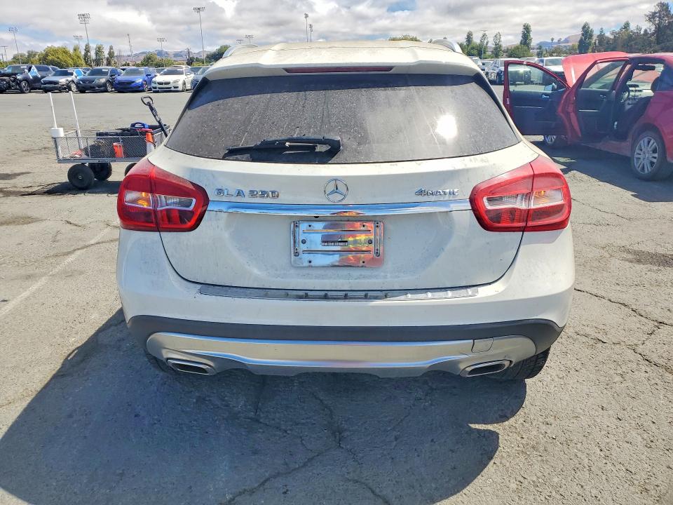 Photo 6 from auction – 2015 MERCEDES-BENZ GLA with VIN WDCTG4GB1FJ163602