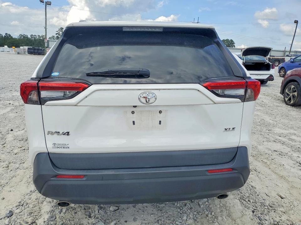 Photo 6 from auction – 2021 TOYOTA RAV4 with VIN 2T3W1RFV2MC110095