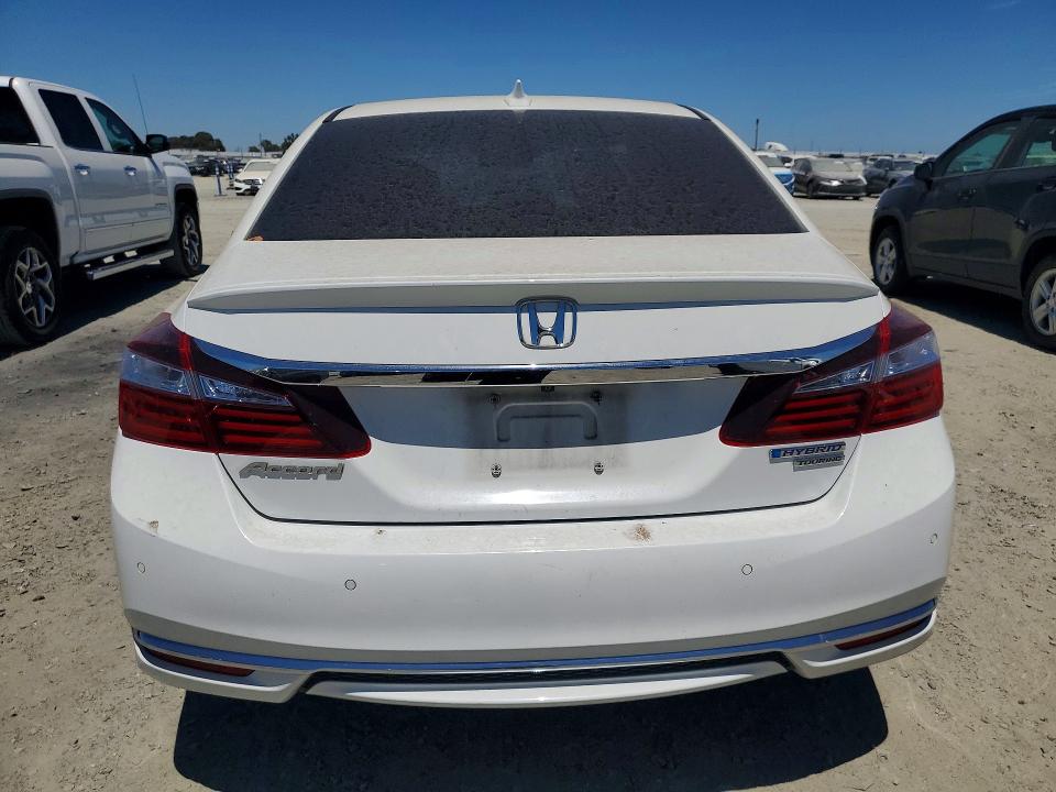 Photo 6 from auction – 2017 HONDA ACCORD with VIN JHMCR6F77HC004419
